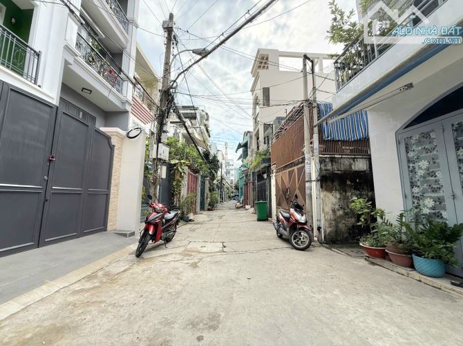 XE HƠI ĐỖ NGAY CỔNG - NHÀ ĐẸP NỞ HẬU -  KHU CAO TẦNG ĐỒNG BỘ ĐƯỜNG NƠ TRANG LONG - RỘNG QU - 1