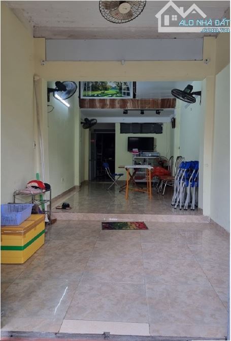 Cho thuê nhà ngõ 260 đường Cầu Giấy, Dt 40m2 x 3 tầng tiện kinh doanh và ở - 1