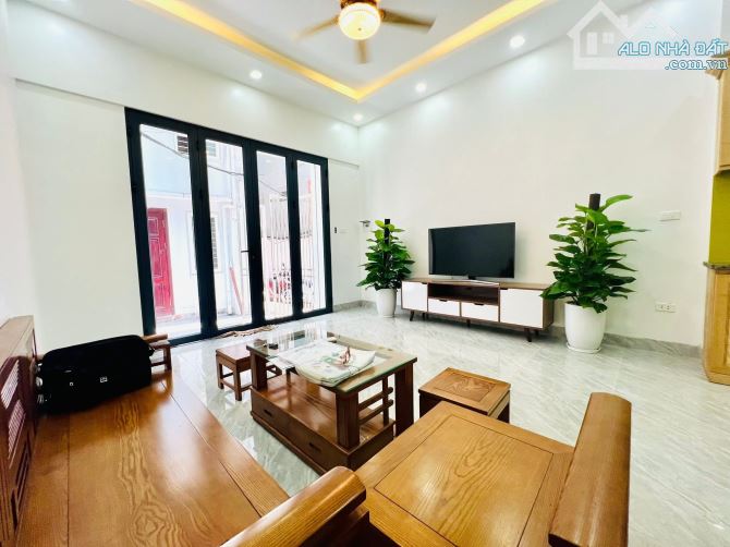 9.1 TỶ - 32M2X5T - MT3.8M - THỊNH QUANG - NHÀ ĐẸP - LÔ GÓC - FULL NỘI THẤT - 15M RA Ô TÔ - 1