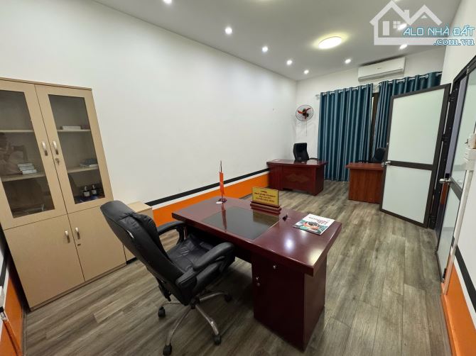Cho thuê tầng 2 toà nhà 455 Hoàng Quốc Việt. DT 165m2 làm VP, làm phòng trọ - 1