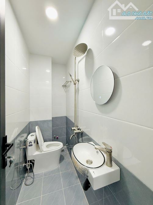NHÀ 3 TẦNG 4 PHÒNG NÊN CẦN BÁN GẤP ĐỔI NHÀ KHÁC NHỎ HƠN - 1