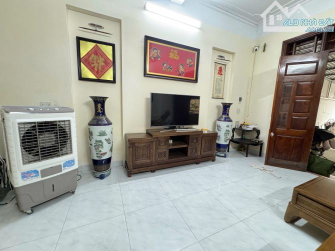 Bán đất tặng nhà 2.5 tầng sạch đẹp ngõ phố Quang Trung, thành phố Hải Dương - 1