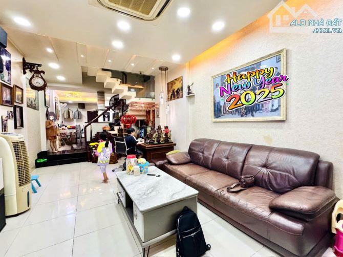 👉Nhà rẻ Ngay Chợ Tân Hương Tiện Ra các Quận hẻm xe hơi DT 6x17 1 lầu - 1