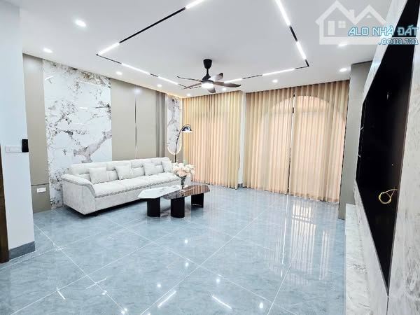 NHÀ MỚI 6 TẦNG – GARA Ô TÔ – THANG MÁY – TRUNG TÂM THẠCH BÀN – Ở/CHO THUÊ/ĐẦU TƯ GIỮ TIỀN - 1