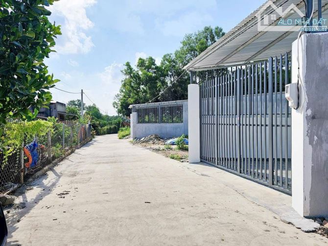 Định cư bán gấp căn nhà Đ.Lê Minh Nhựt, củ chi 150m2 SHR. Giá 950Tr - 1
