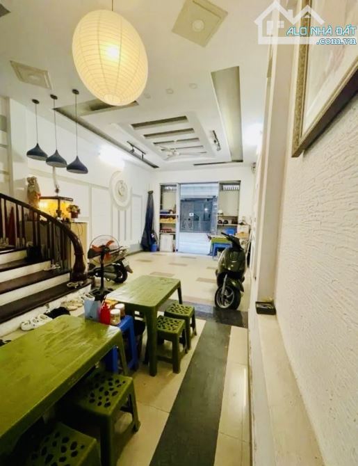 BÁN NHÀ TRUNG KÍNH 75M² – 6 TẦNG – GARA Ô TÔ – GIÁ CỰC TỐT - 1