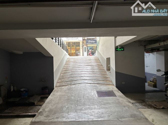 Trần Quốc Toản. Diện tích 238.1/250m2; 11 tăng; mặt tiền 8.1m; Giá 250 tỷ Hoàn kiếm