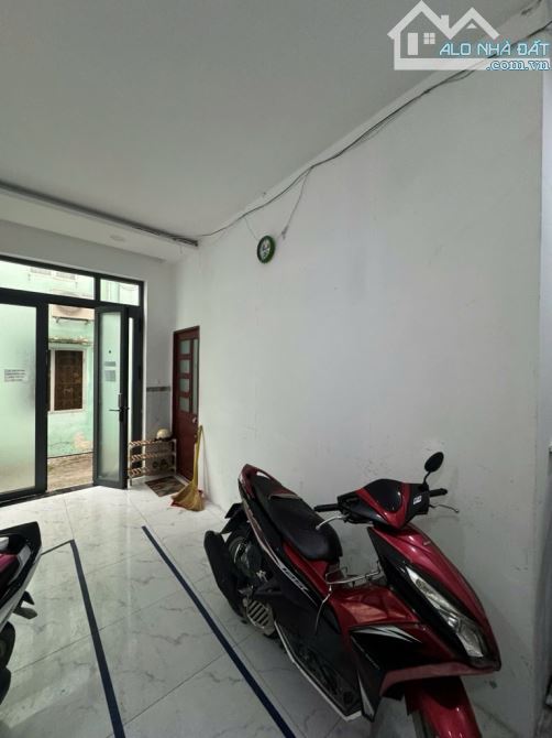 Bán nhà gần MT Trần Bình Trọng p5 Bình Thạnh 4 tầng 36m2 chỉ hơn 5 tỷ - 1