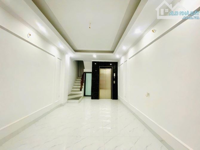 Kim Giang DT 40M  7 TẦNG MT 4.5M GIÁ  11 tỷ THANG MÁY GALA Ô TÔ - 1