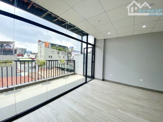BQL tòa nhà cần cho thuê slot cuối cùng mặt phố Hoàng Quốc Việt 70m2 giá chỉ 12tr/tháng - 1