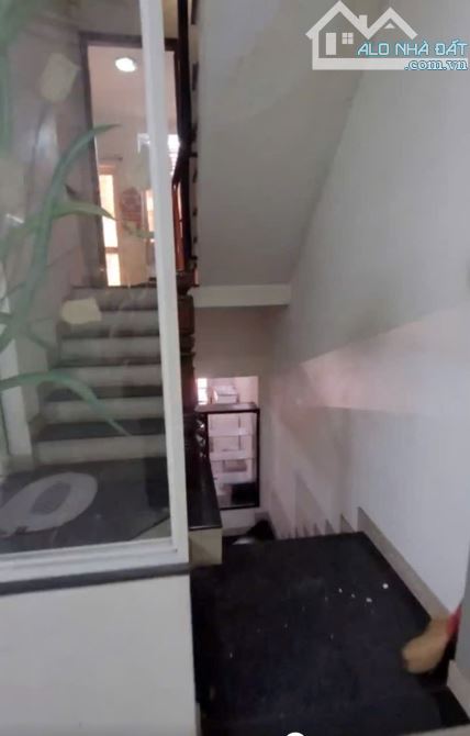 Cho thuê nguyên căn Hoà Hưng - Q10 - 50m2 - 5 tầng - 25tr/thang - 1