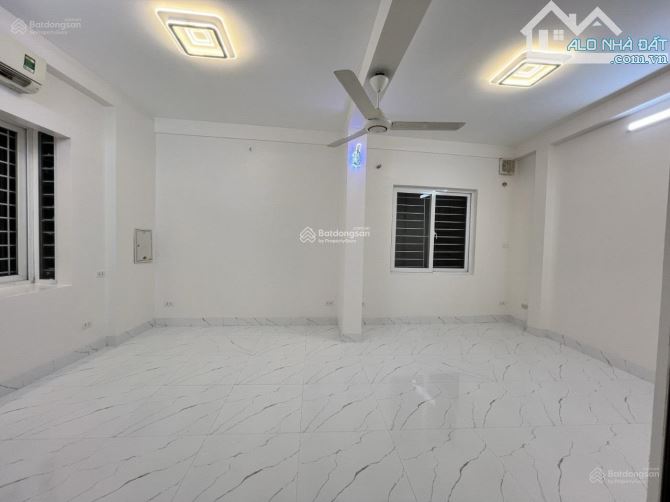 Cho thuê nhà ngõ Thái Hà 45m2 x 4 tầng MT4m giá siêu tốt chỉ 14tr/tháng - 1
