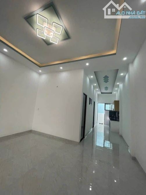 Bán căn nhà góc 3 mặt tiền hẻm Nguyễn Hữu Cảnh Kết cấu: 1 trệt 1 lầu Gồm pk.2pn.pb.2wc, Nh - 1