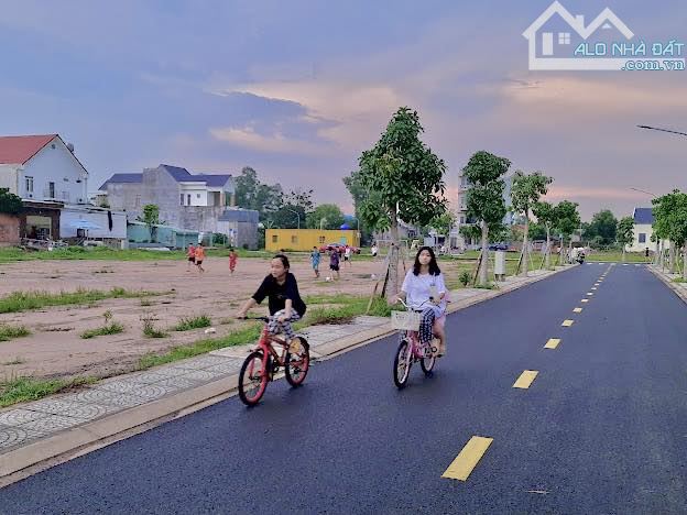 Đất LONG THÀNH ngay SÂN BAY, chỉ 950tr, mặt tiền 42m, sổ sẵn, BANK 70%. - 1