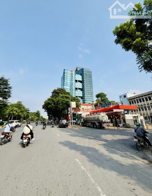 BÁN NHÀ PHÂN LÔ HOÀNG QUỐC VIỆT – LÔ GÓC – 6 TẦNG – Ô TÔ VÀO NHÀ – GIÁ CỰC MỀM - 1