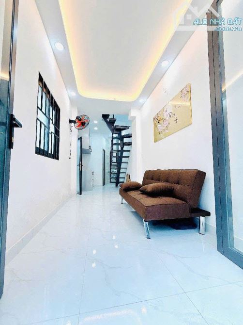 NHÀ NHỎ ĐẸP LUNG LINH-DỌN VÀO Ở NGAY-NGUYỄN THỊ TẦN-QUẬN 8-DT: 2,4X7,4-NHỈNH 2 TỶ - 1