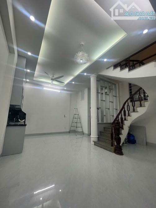 Bán nhà đẹp đường Trần Cung quận Bắc Từ Liêm - Sổ đỏ 33m2 - 5 tầng còn mới - MT 5,6m. - 1