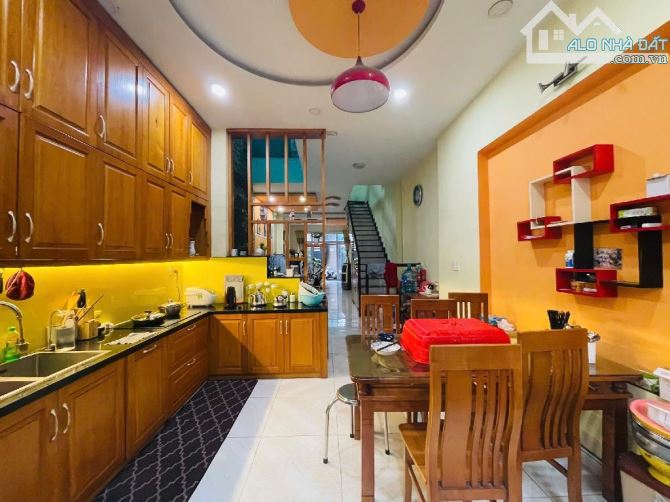 BÁN GẤP NHÀ HẺM XE HƠI PHÚ THỌ HOÀ , 85M2 , 4,05 x 21 , 3 TẦNG , 4PN . GIÁ NHỈNH 8TỶ - 1