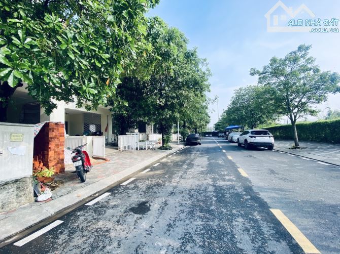 BÁN BIỆT THỰ  -114M2 - 3 TẦNG SENTURIA - VƯỜN LÀI - AN PHÚ ĐÔNG - Q12.  GIÁ CHỈ 12,3 TỶ - 1