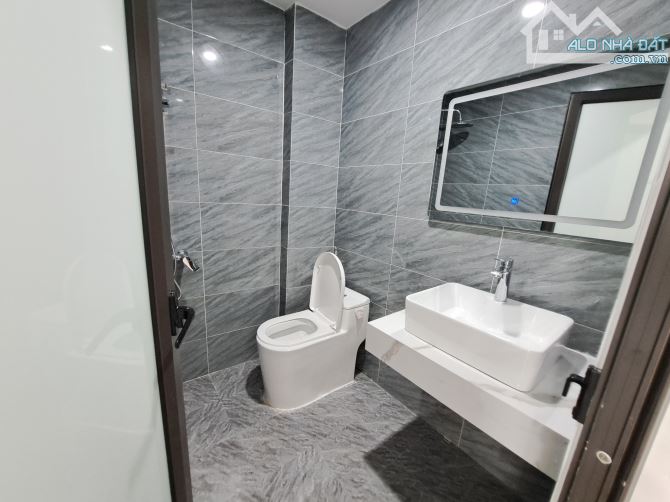 Bán Nhà Thịnh QUang, Khu Ngã Tư Sở, Gần Láng, Thái Thịnh, Đống Đa/ 7 Tầng. Giá : 14,8 Tỷ - 1
