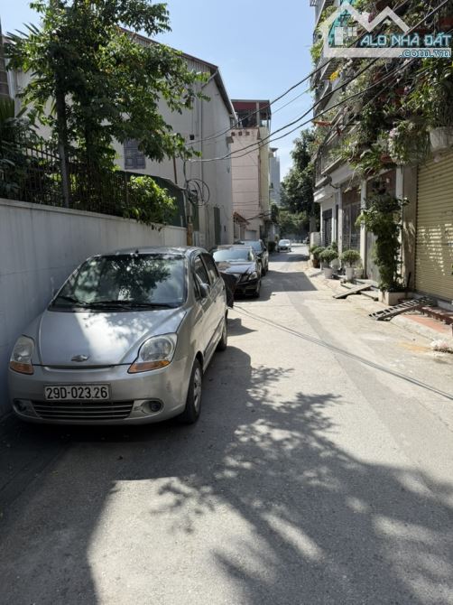 Bán nhà C4 ngay công viên ngọc thuỵ, 61m vuông vắn hơn 8 tỷ còn tl. LH - 1