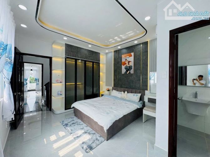 cần bán nhà đẹp đường Chuyên Dùng Chính - Q7 cũ - 1