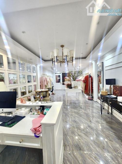 Cho thuê 1.2 tỷ/năm! Mặt phố Tây Sơn, vỉa hè, kinh doanh, thông sàn thang máy, 116m*7T