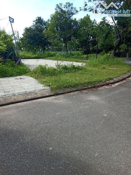 Bán lô góc ngã tư, view công viên, gần chợ, 160 m2 6.2 tỷ đường Thu Bồn sát Phạm Hùng - 1