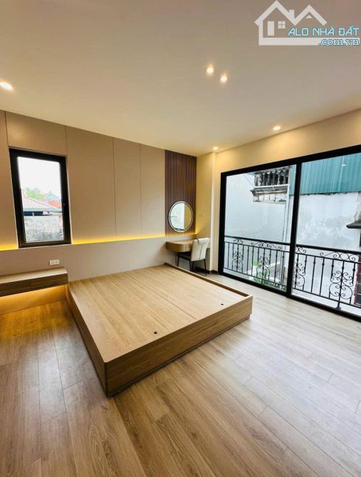 Bán nhà Thạch Cầu, Long Biên 33m2, 5 tầng, lô góc, ô tô đỗ cửa, nội thất đầy đủ, 6.55 tỷ - 1