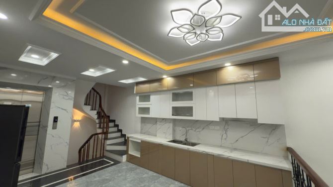 TÂY SƠN, ĐỐNG ĐA – NGÕ Ô TÔ - 6 TẦNG THANG MÁY - NHÀ MỚI Ở NGAY - 42m, 6 tầng, mt 3.9 m, - 1