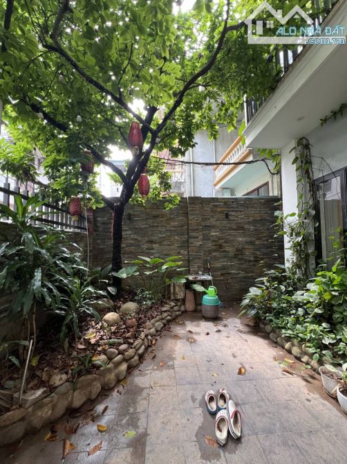 Phân Lô, Biệt Thự Phố Nguyễn Sơn, Bồ Đề, 125m2, MT6.5m, Ô Tô, Full đồ, Giá Rẻ - 1