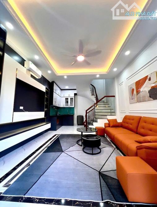 Bán nhà Thạch Bàn, Long Biên 31m2, 5 tầng, mt 4m, ô tô đỗ cửa, 7.4 tỷ - 1