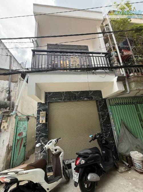 HẺM XE HƠI - SÁT TÂN PHÚ - GẦN NGUYỄN SƠN - 3 TẦNG - SHR - 2PN - 17M2 - 1,X TỶ - 1