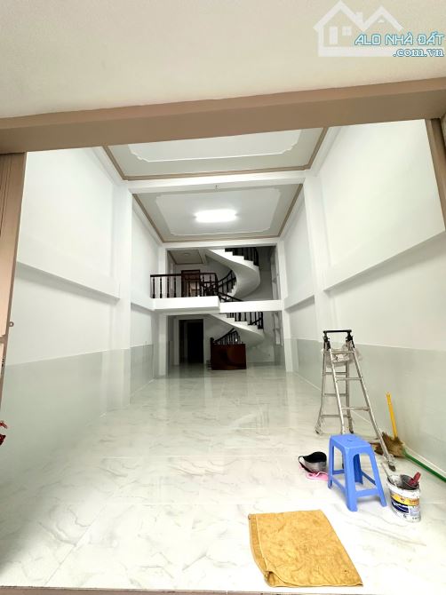 Cho thuê nhà trục chính hẻm hồ tùng mậu gần công an thành phố giá 17 triệu - 1