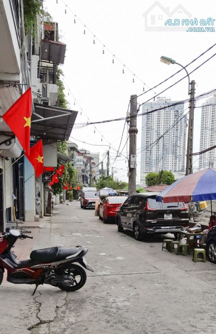 Bán nhà mặt phố Long Biên, Diện tích 31/40 m2, Lô góc, Nở hậu. Nhà 4 tầng, Giá : 5.5 tỷ - 1