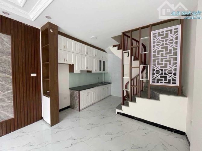 Bán nhà Cổ Linh - ngõ Vf3 đỗ cửa - mới đẹp long lanh - 35m 5 tầng 6.9 tỷ - 1