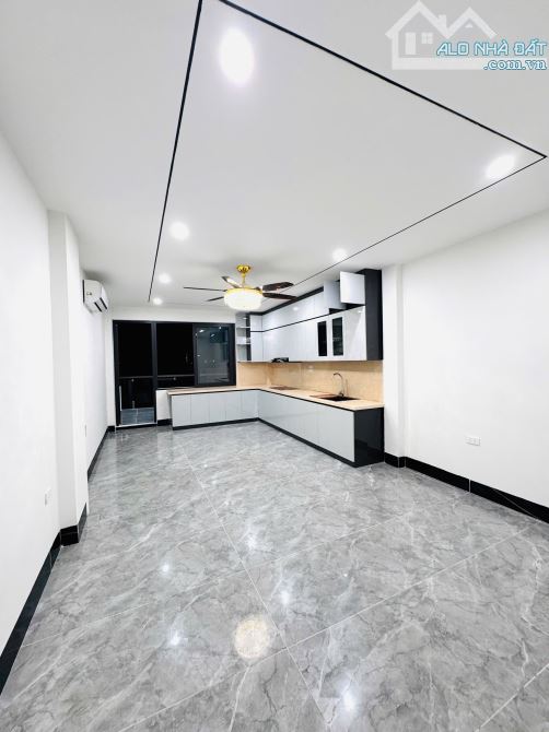 Nhà đẹp xây mới nội thất xịn đường ô tô cạnh Phố Trạm DT 60m2 . Giá 19.65 tỷ - 12