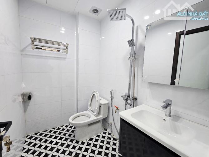 Nhà mới xây hiện đại đẹp thang máy ! Khu dân cư gần trường học.  dân chí cao - 14