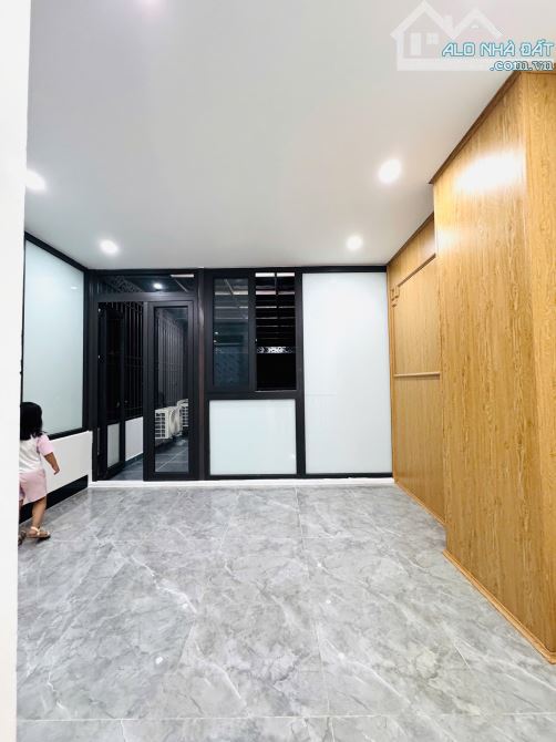Nhà đẹp xây mới nội thất xịn đường ô tô cạnh Phố Trạm DT 60m2 . Giá 19.65 tỷ - 15