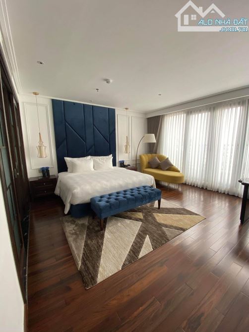 Giảm chào 50 tỷ - còn 968 tỷ - khách sạn mặt phố Hàng Gai - 375m2 - Doanh Thu 78 tỷ/năm