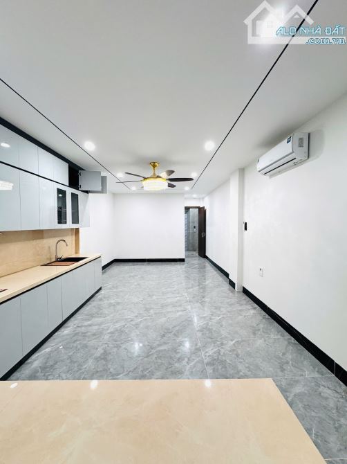 Nhà đẹp xây mới nội thất xịn đường ô tô cạnh Phố Trạm DT 60m2 . Giá 19.65 tỷ - 16