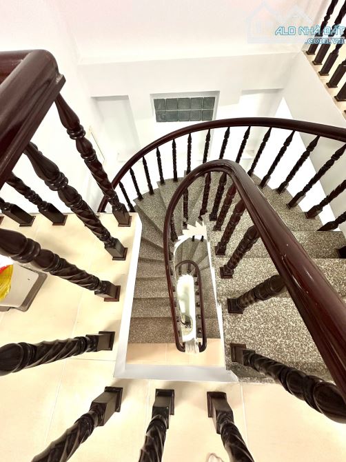 Cho thuê nhà trục chính hẻm hồ tùng mậu gần công an thành phố giá 17 triệu - 16