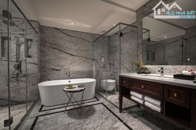 Giảm chào 50 tỷ - còn 968 tỷ - khách sạn mặt phố Hàng Gai - 375m2 - Doanh Thu 78 tỷ/năm