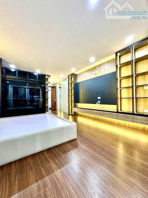 Bán nhà mặt phố Hoàng Cầu, vỉa hè, siêu kinh doanh, 1 mặt ngõ nữa, 128m2, MT7,2m, 41 tỷ - 3