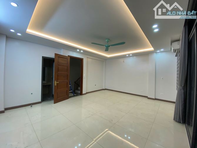 Cho thuê văn phòng Làng Việt Kiều Châu Âu, 35 m2, văn phòng vuông vắn, khu trung tâm - 2