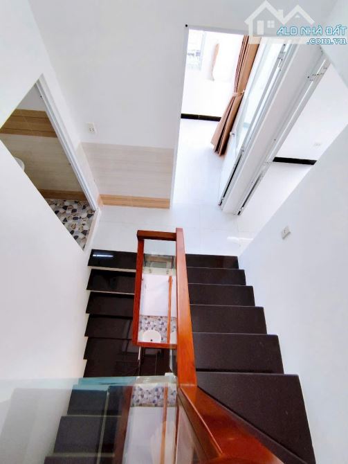 Bán Nhà 2 Lầu 2 Mặt Tiền Hẻm 115 CMT8 - 2