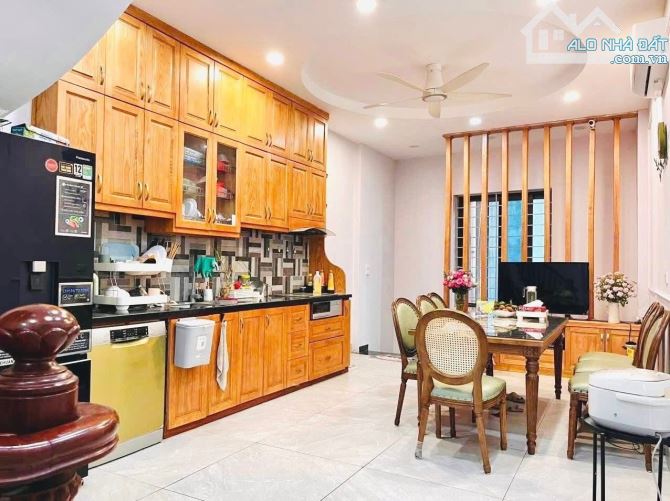 Bán nhà đường Lê Trọng Tấn - Nhà Ở Ngay - Còn Mới - Gần Đường Lớn - Thiết Kế Hiện Đại - 2