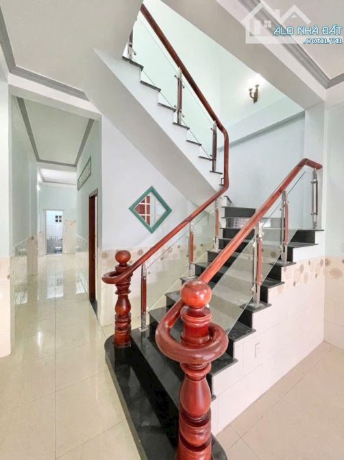 Bán nhà 2 tầng  phường dĩ an dt82,m2  gần chợ dĩ an 1 - 2