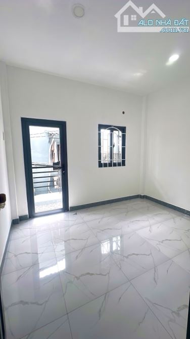 Bán nhà giáp Tên Lửa, 26m2, giá 2 tỷ xx - 2