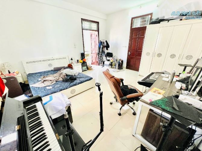 🏤MIÊU NHA 37m² - LÔ GÓC  - 3 MẶT THOÁNG - FULL NỘI THẤT - Ô TÔ CÁCH 50 m - TIỆN ÍCH XUNG - 2